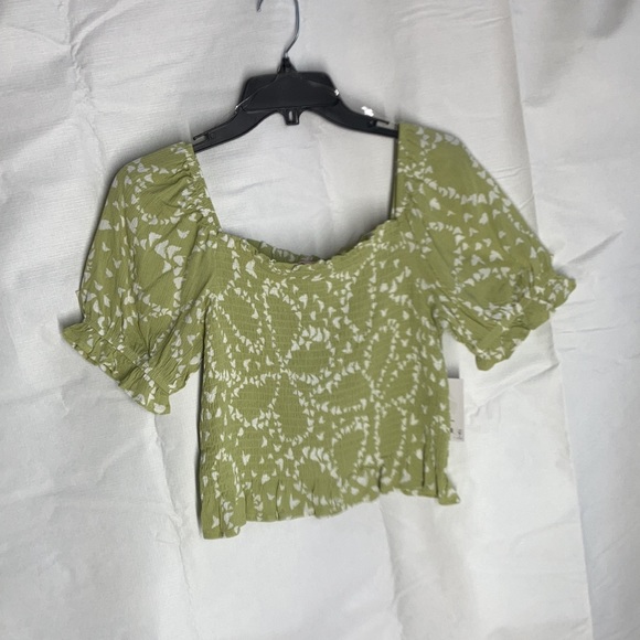 So smocked puff sleeve crop top w butterfly abstract print L jrs - Picture 5 of 17